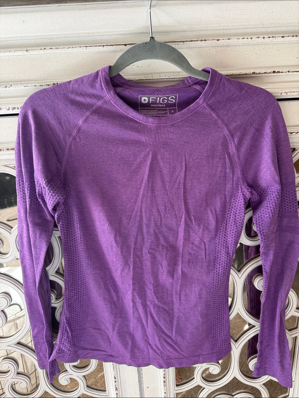 FIGS Women’s Purple Salta Seamless Long Sleeve. LIMITED EDITION.